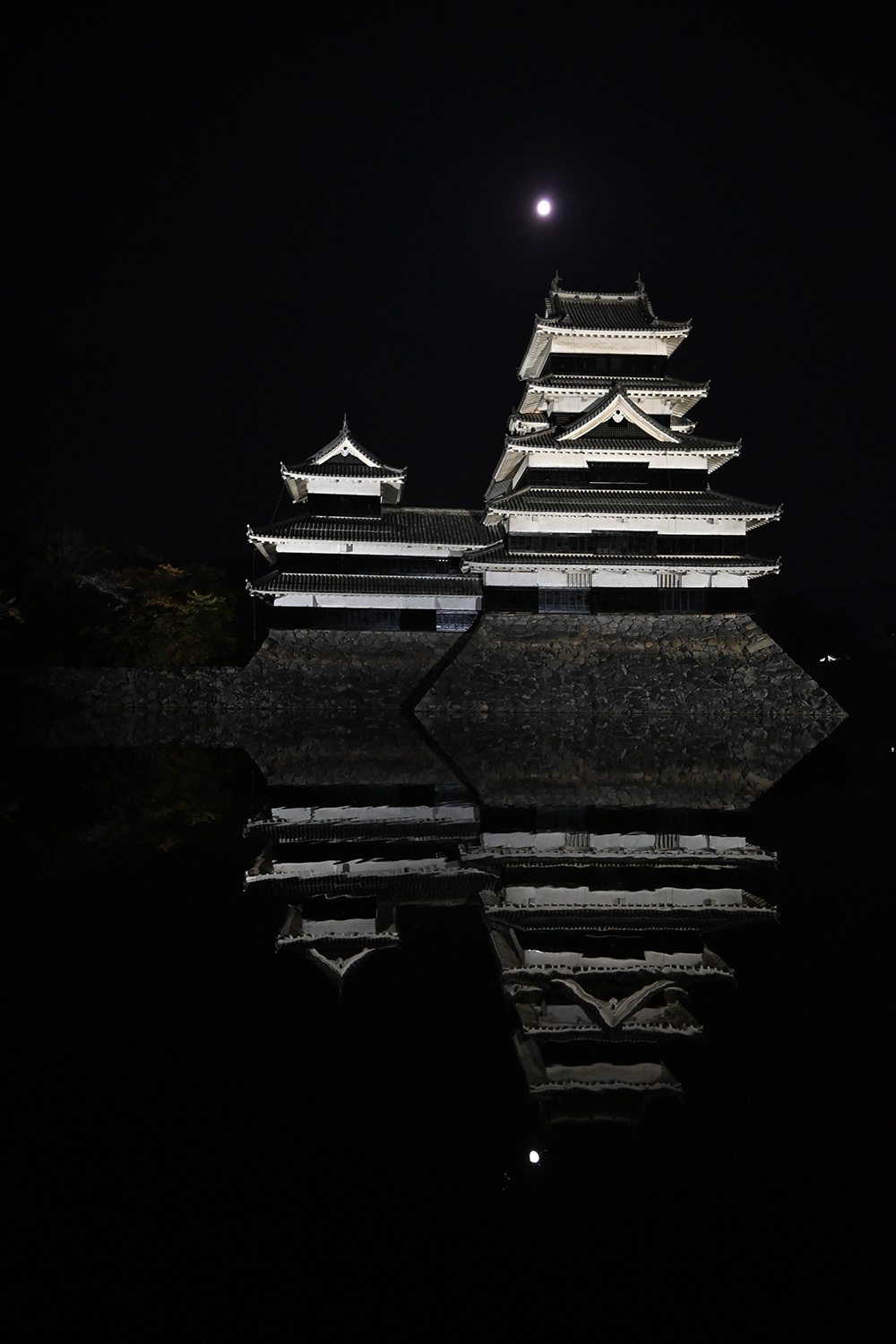 （2020/11/16〜）「月と松本城」