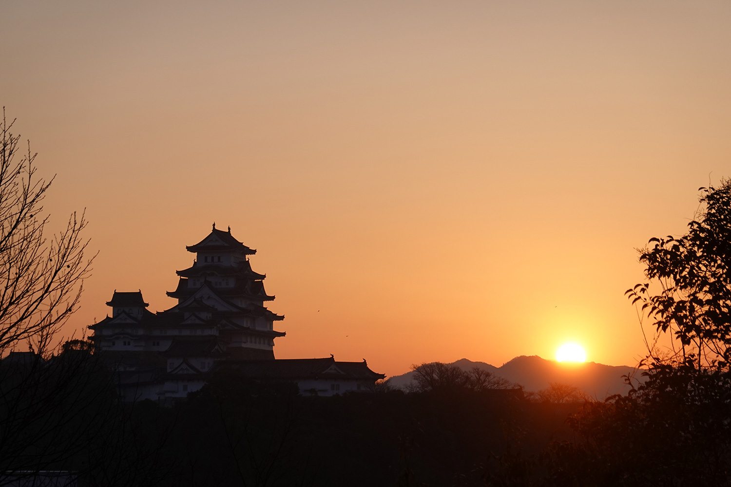 （2024/03/25〜）「姫路城と日の出」