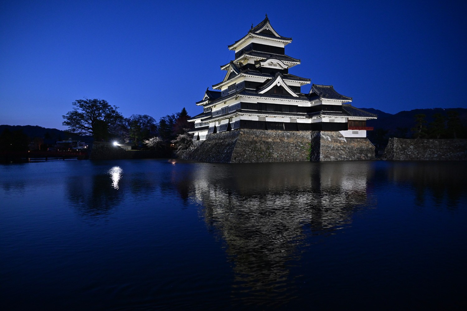 （2026/04/21〜）「トワイライトの松本城」